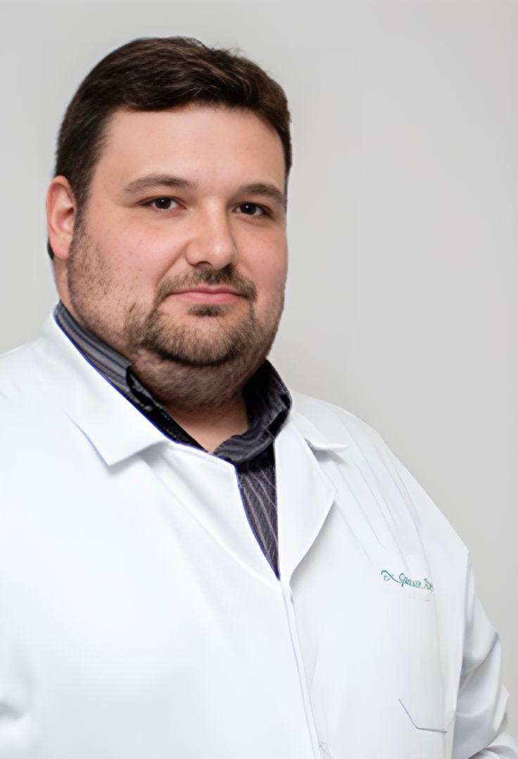 Dr. Gustavo Watzzel — Responsável técnico